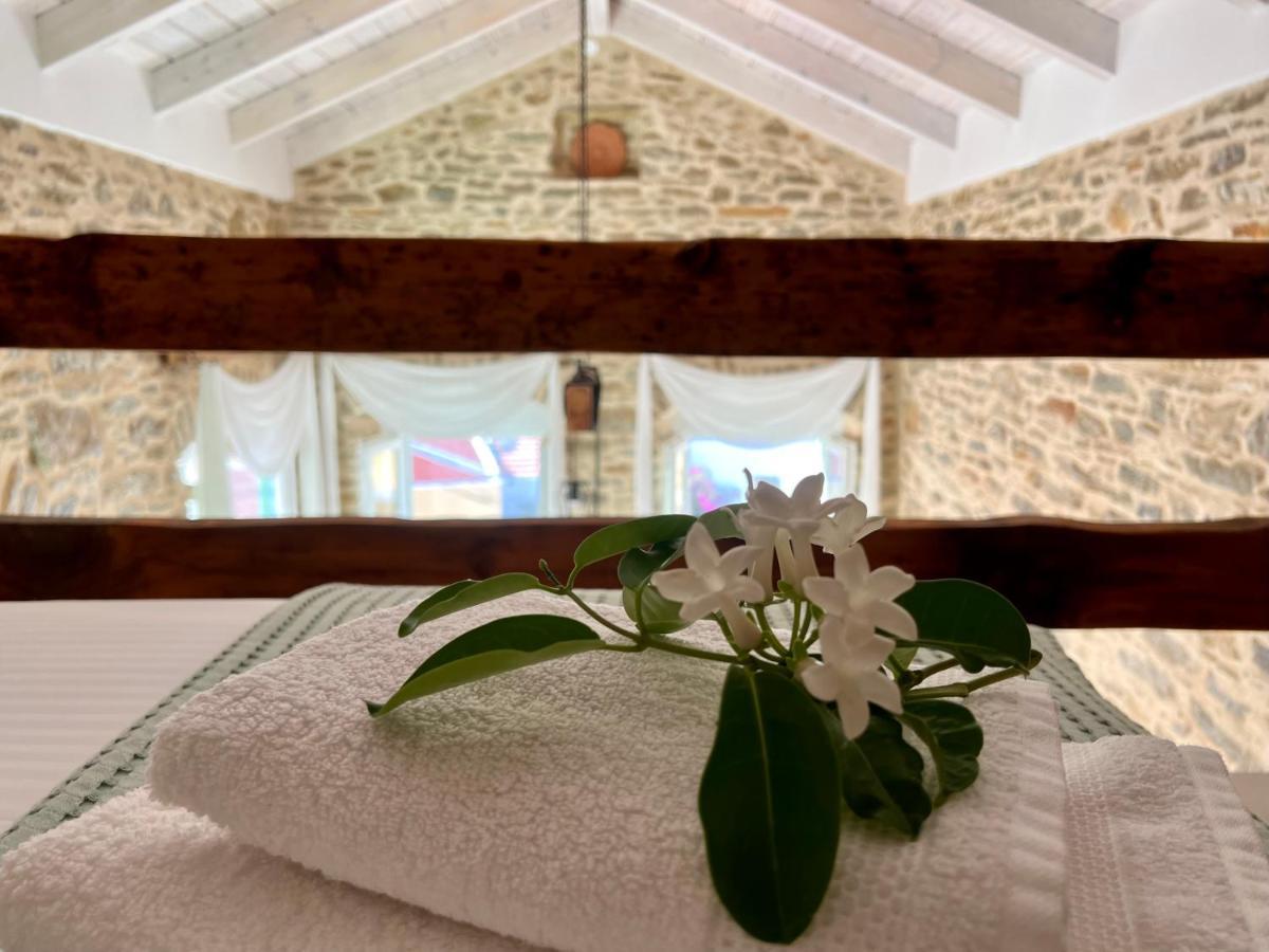 Katrani Studios Simi Dış mekan fotoğraf