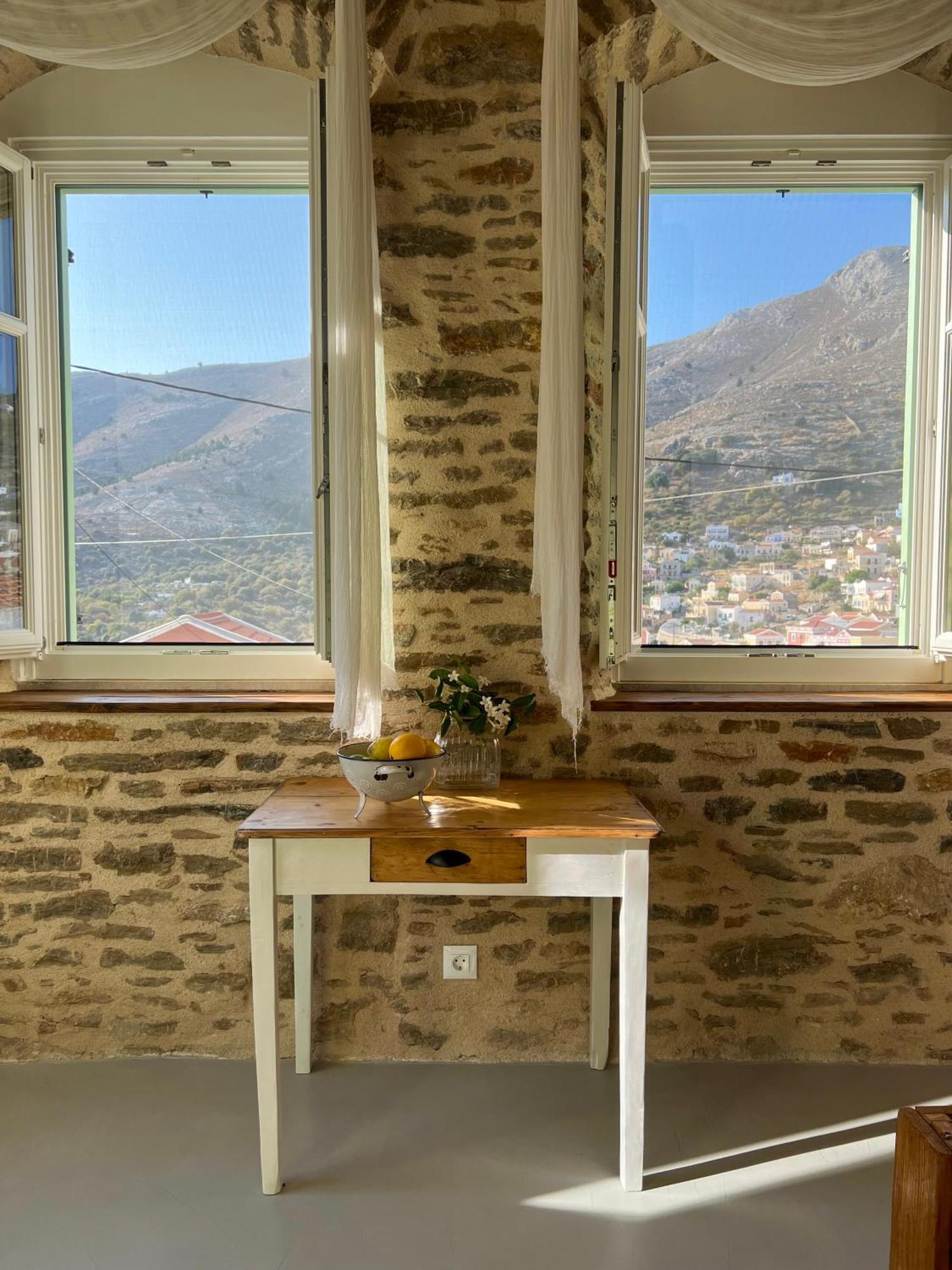 Katrani Studios Simi Dış mekan fotoğraf