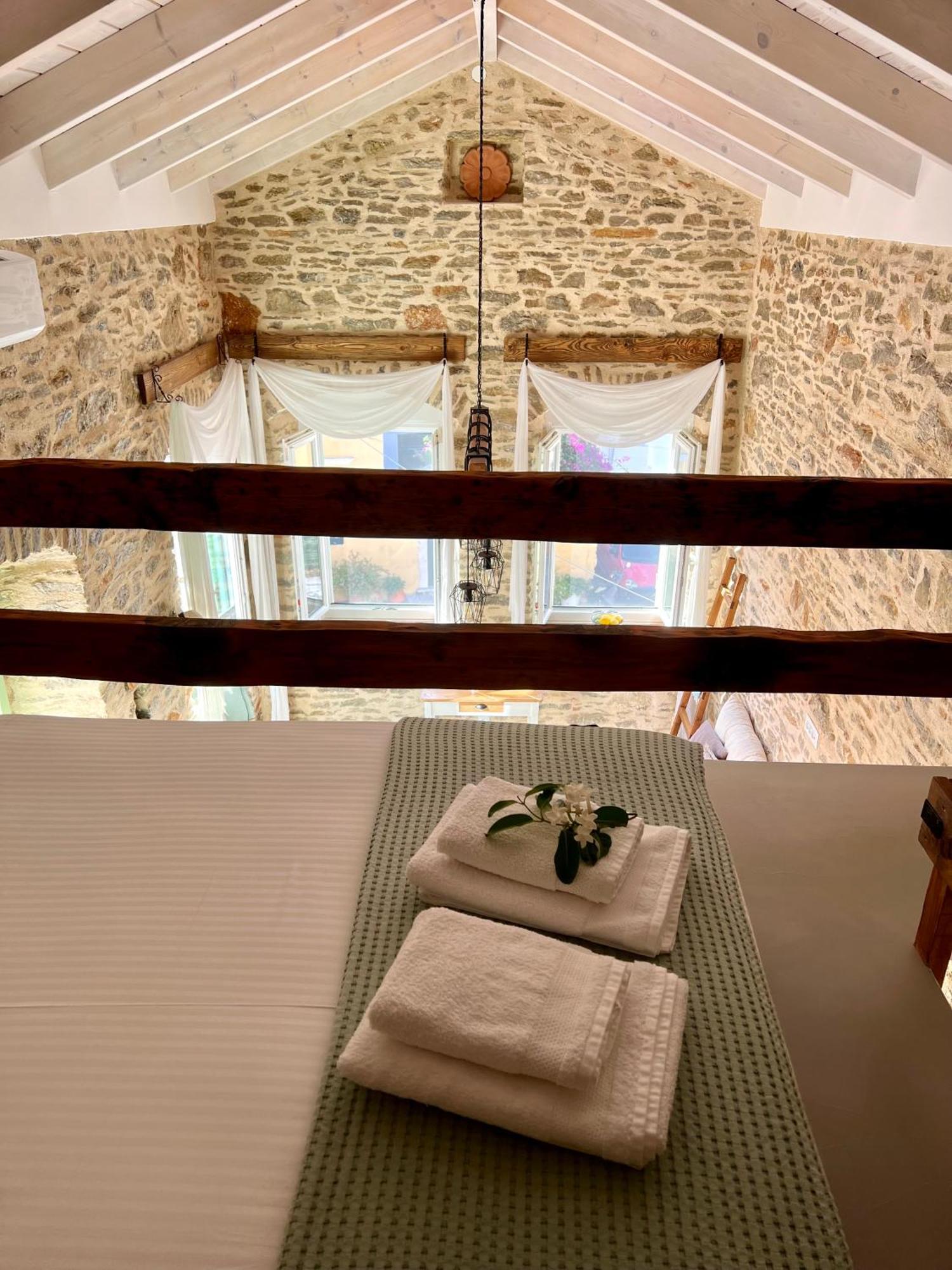 Katrani Studios Simi Dış mekan fotoğraf